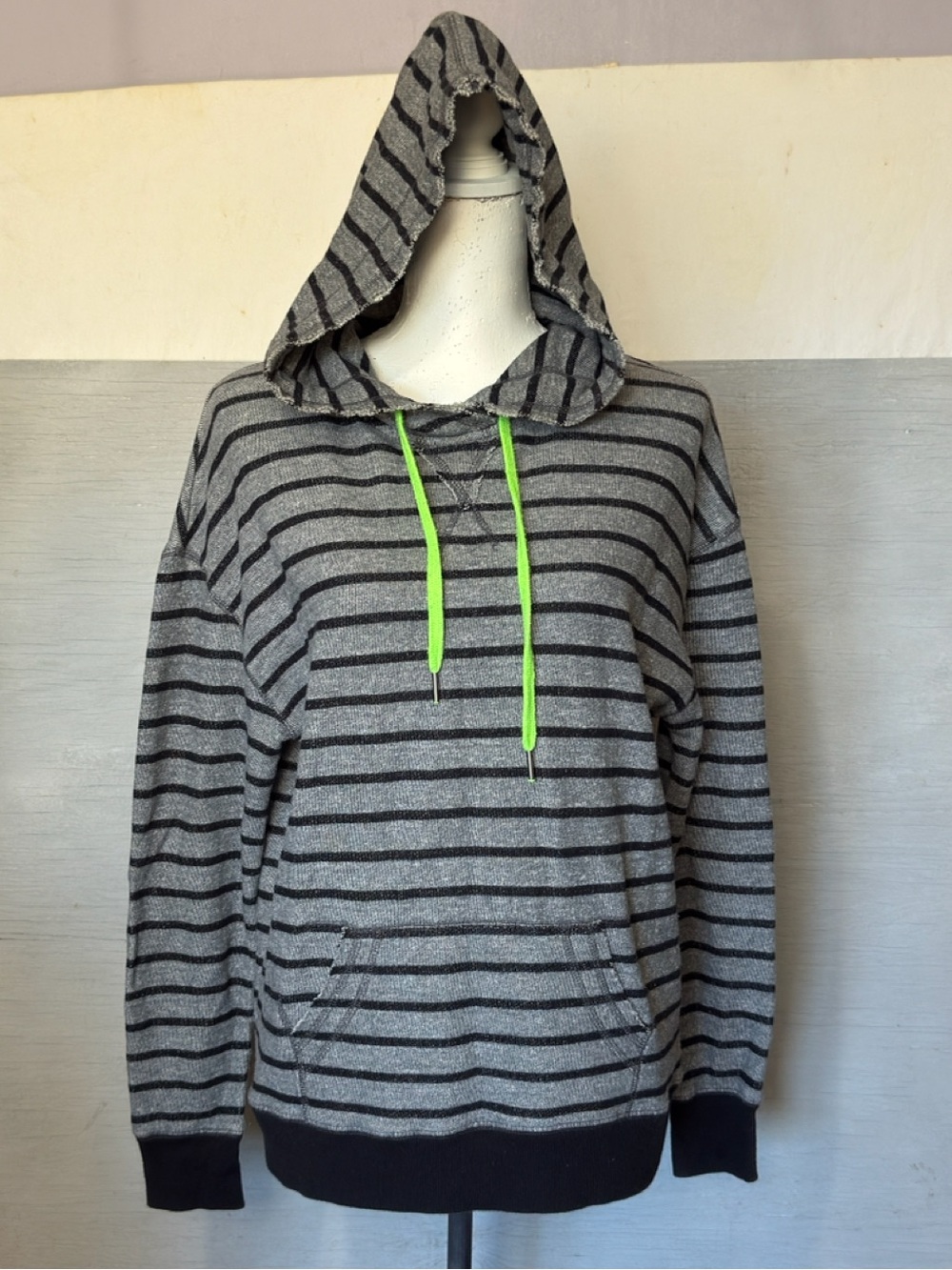 Jo & Co Jeans striped gray & black hoodie w/neon green drawstrings Women’s XL |h